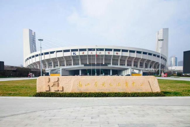 《梦境》恰好集二者之长。