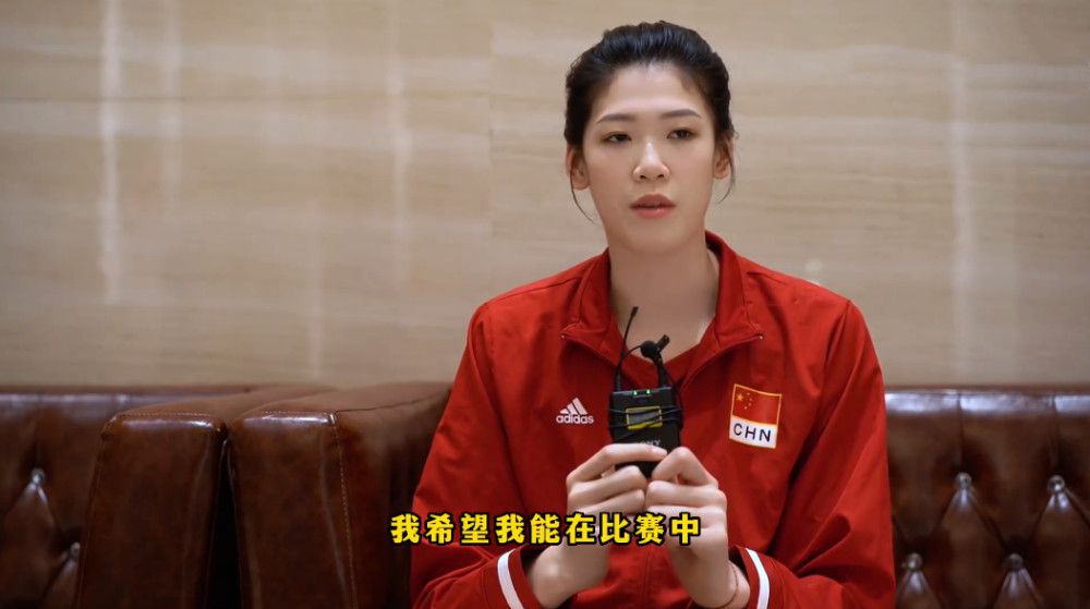 2023年，《中国电影报道》“蓝羽会客厅”推出两会特别策划“对话春天”，邀请十家电影公司代表，共同许下中国电影迎风向前的美好愿景。