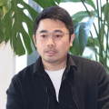 戏外，远离公众视野20年的王祖贤最近有了新消息，她在加拿大温哥华开了一家艾灸养生馆，许多 48岁王祖贤骑单车春游踏青 女神青春依旧(图) 2015-02-23 虽然已经退出娱乐圈，但48岁女神王祖贤每每出现，都会引起网友的围观。