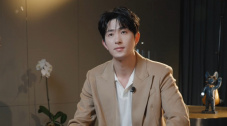 俄版“绿野仙踪”《翡翠城巫师》定档 2025-08-18 8月18日，真人童话电影《翡翠城巫师》宣布定档8月29日，并发布“奇幻冒险”版定档预告及海报，为即将收尾的暑期档开启最后狂欢时刻。