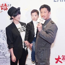 第30届东京电影节：花与爱丽丝合体张震优雅斯文 2017-10-31 10月25日，第30届东京国际电影节在日本东京六本木正式开幕。